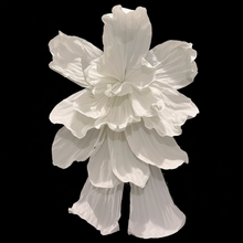 Load image into Gallery viewer, Giant Paper Flower summer wedding decor style